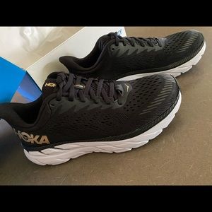 Hoka One Clifton 7 size 7